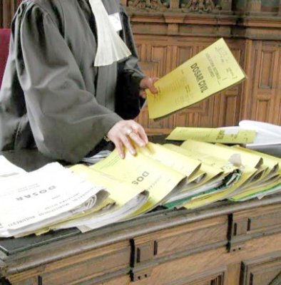 Grefierii nu vor să rămână fără pensii speciale. Scrisoare deschisă către Parlamentul și Guvernul României